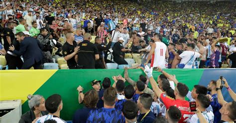 Argentina Vs Brasil Se Desata Una Pelea Entre Hinchas De Ambas