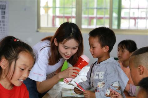 【青春三下乡】“‘英你精彩，‘语你同行”——我院团委赴草原学校暑期社会实践团开展英语口语启蒙系列课堂 外国语学院 湖南师范大学