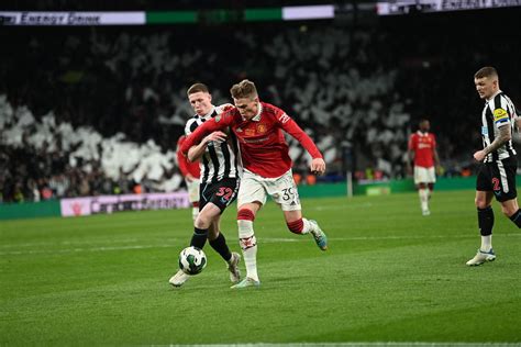 Erik Ten Hag Yet To Make Decision On Lindelof And Mctominay S Future