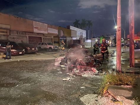 Pérdida total Falla eléctrica provoca incendio de vehículo deportivo