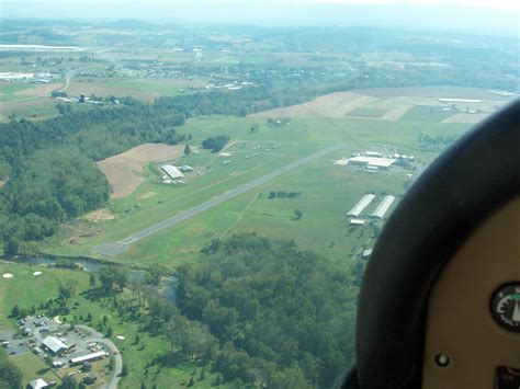 KVBW Bridgewater Air Park, Bridgewater, VA 2007-10-01 (My first plane ...