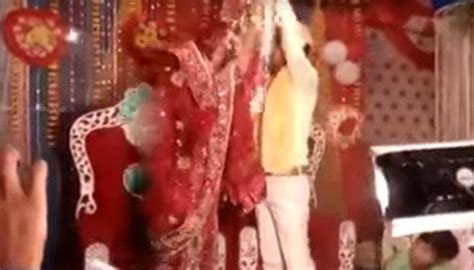 Indian Wedding Gone Wrong Bride And Groom Fight During Jaimala Hilarious Video Goes Viral