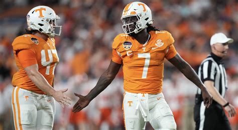 Watch: Vols QB Joe Milton throwing from one knee has fans in awe