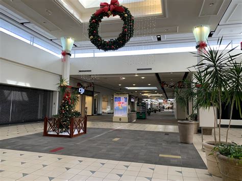 Pembroke Mall Interior Pembroke Mall 500214 Square Feet Flickr