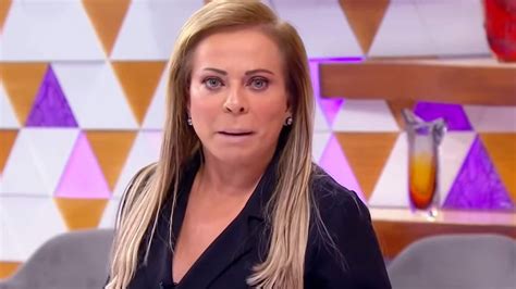 Aos Anos Christina Rocha Surpreende Ao Surgir De Biqu Ni Fio Dental