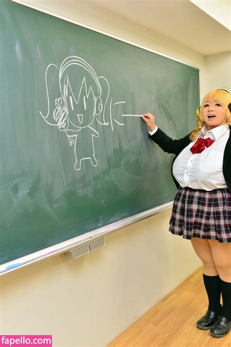 Mika Hoshima Nude Photo