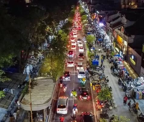 Malioboro Jantung Kota Yogyakarta Menjadi Lautan Manusia Dimalam