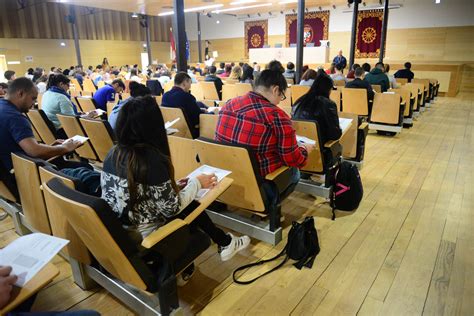 Las Fotos De Las Pruebas De Acceso A La Universidad Para Mayores De