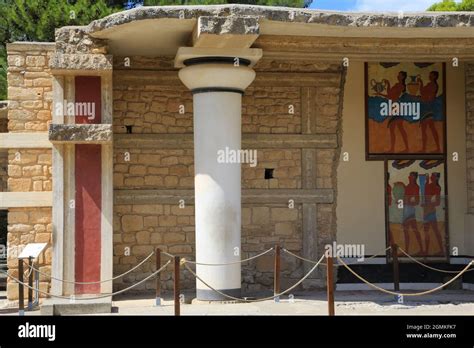 El Palacio Minoico De Knossos En La Isla Griega De Creta Es Un Sitio