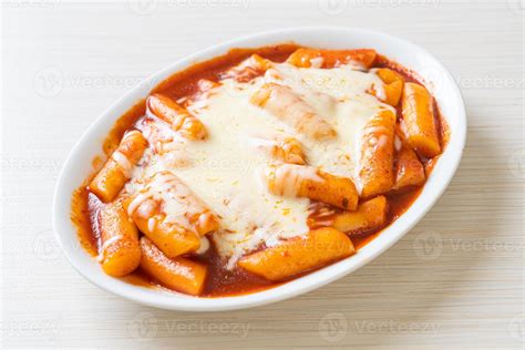 Was Ist Tteokbokki Koreanischer Reiskuchen In Wurziger Koreanischer