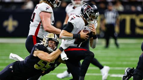 Kaden Elliss ends Atlanta's double reverse with a sack - Saints vs ...