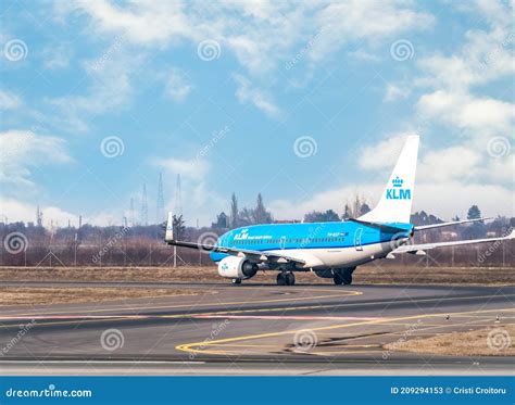 Aerol Neas De Klm Royal Dutch Boeing K Phbgp Airplane En La Pista