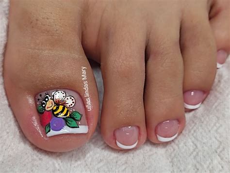 Pin de esneda cruz en Manicura de uñas en 2024 Uñas de pies sencillas