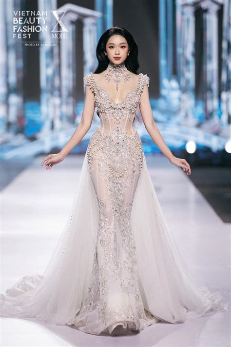 Hot Girl T Y B C T Ng B N N V T G Y S T Hoa H U Qu C Gia Vi T Nam