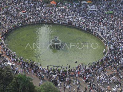 Aksi Protes Pembakaran Bendera Berkalimat Tauhid Antara Foto