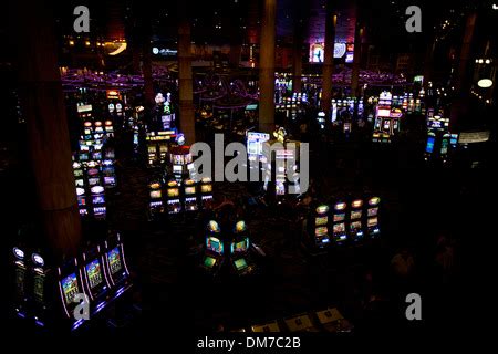 People playing slot machines at the Caesars Palace Hotel and Casino ...