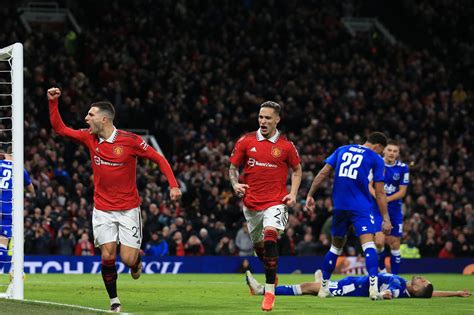 gol de Antony Manchester United vence Everton e avança na Copa da