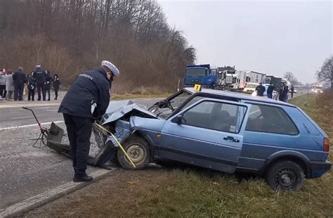 Teška nesreća kod Prijedora sudar autobusa i dva golfa među