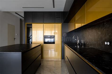 202 Kitchen Backsplash Black Gold Stock Photos Free And Royalty Free