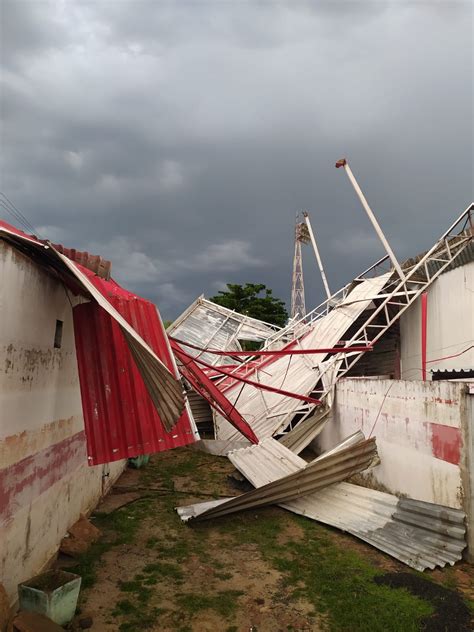 Cobertura da Arena Ytacoatiara em Piripiri desaba após chuva e causa