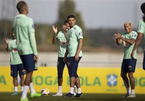 Bahia Ba Sele O Brasileira De Futebol Testa Quinteto Ofensivo Contra