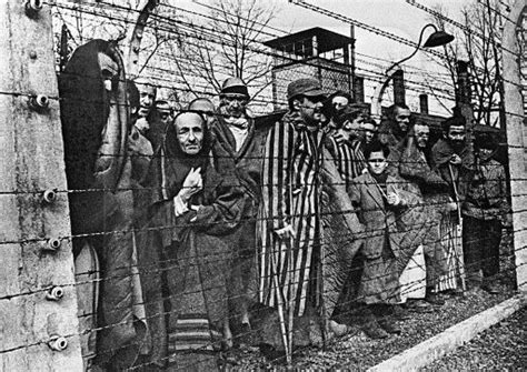 PRISIONEROS EN EL CAMPO DE CONCENTRACIÓN Holocausto Documentales