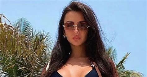 Love Island Kady McDermott Shows Off Boob Job In Dubai Daily Star