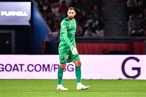 Foot PSG Malgré la leçon Newcastle applaudit un joueur du PSG Foot 01