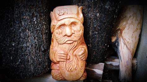 Домовой с подковой из дерева. Wood carving. - YouTube