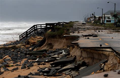 Hurricane Matthew kills 4 in Florida