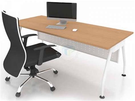 Meja Pejabat Petak Dengan Kaki Besi Inula A Rectangular Office Tables