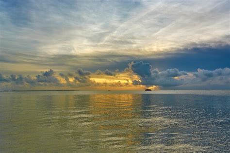 Premium Photo Sunset On The Caribbean Sea City Of Cancun Mexico