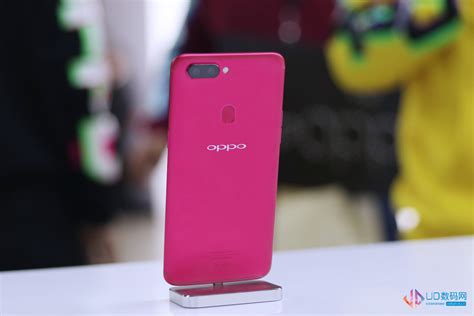 2000万拍照获全面屏加持！oppo R11s红色版真机吸睛度爆表！ Ud数码网