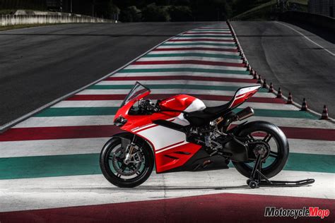 The Ducati 1299 Superleggera Review Motorcycle Mojo Magazine