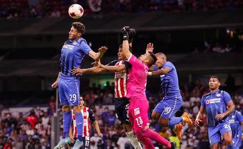 Cruz Azul Vs Chivas Deja Tres Detenidos Por Conato De Bronca