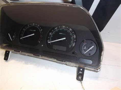 2002 Land Rover Freelander Speedometer Gauge Cluster Mileage Counter