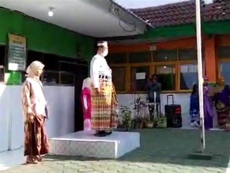 Keluarga Besar Upt Spf Sdn Cenderawasih Peringati Hari Kebudayaan