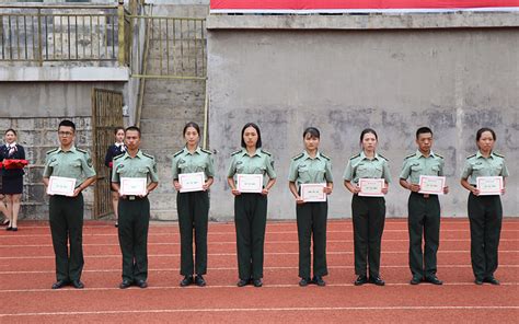 我校隆重举行2018级新生开学典礼暨军训总结大会 邵阳学院