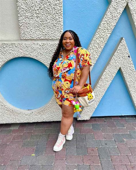 Influencer Dominique Brown Dies Of Food Allergy At Age 34 Us Weekly