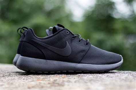 Nike Roshe Run "Triple Black" - SneakerNews.com