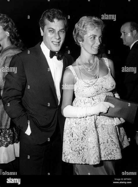 TONY CURTIS & JANET LEIGH ACTOR & ACTRESS (1958 Stock Photo - Alamy