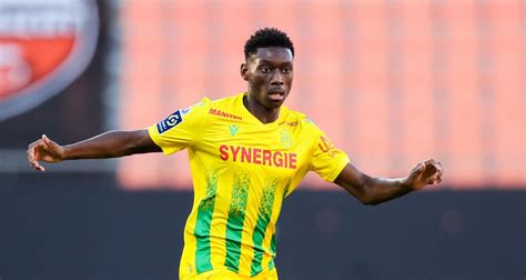 Fc Nantes Mercato Kolo Muani Un Gros Détail Fait Craindre Un Départ