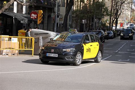 Barcelona Taxi Guide Apps Fares And Tips Barcatrips