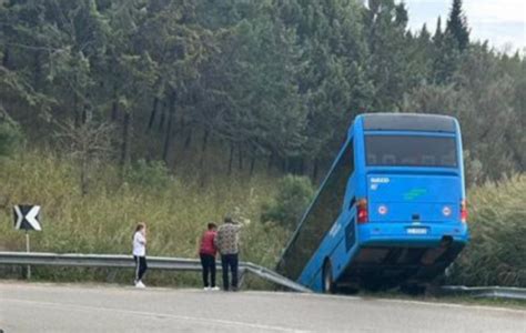 Bus Finisce Fuori Strada A Montescaglioso Dago Fotogallery