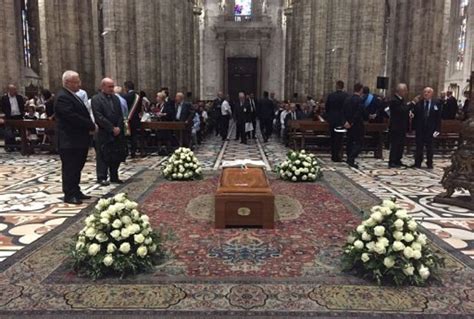 Folla In Duomo Per Funerali Tettamanzi Scola Legge Lettera Papa