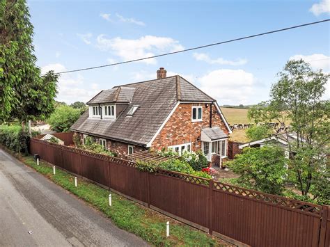 For Sale: Landford, 4 Bedroom Property from Pearsons Estate Agents
