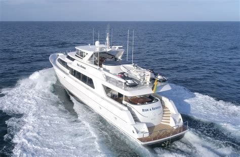 The Benefits Of Owning A Motor Yacht Operation - MacGregor Yachts