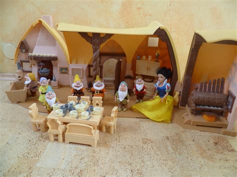 Schneewittchen Haus der Zwerge inkl Puppen in 2331 Vösendorf für