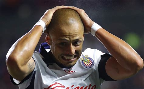 Hasta dos meses fuera con Chivas Javier Chicharito Hernández da