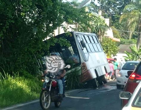 Choque De Autobús Deja 4 Heridos Y Daños Materiales En Córdoba